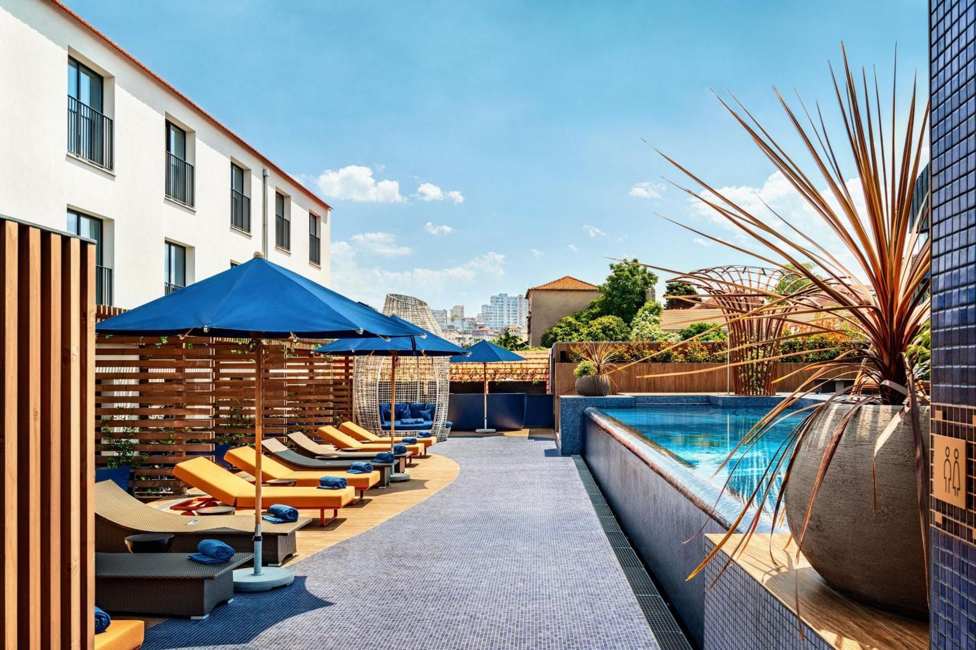 Forte De Gaia, Autograph Collection Vila Nova de Gaia Ngoại thất bức ảnh The rooftop pool at the Hotel