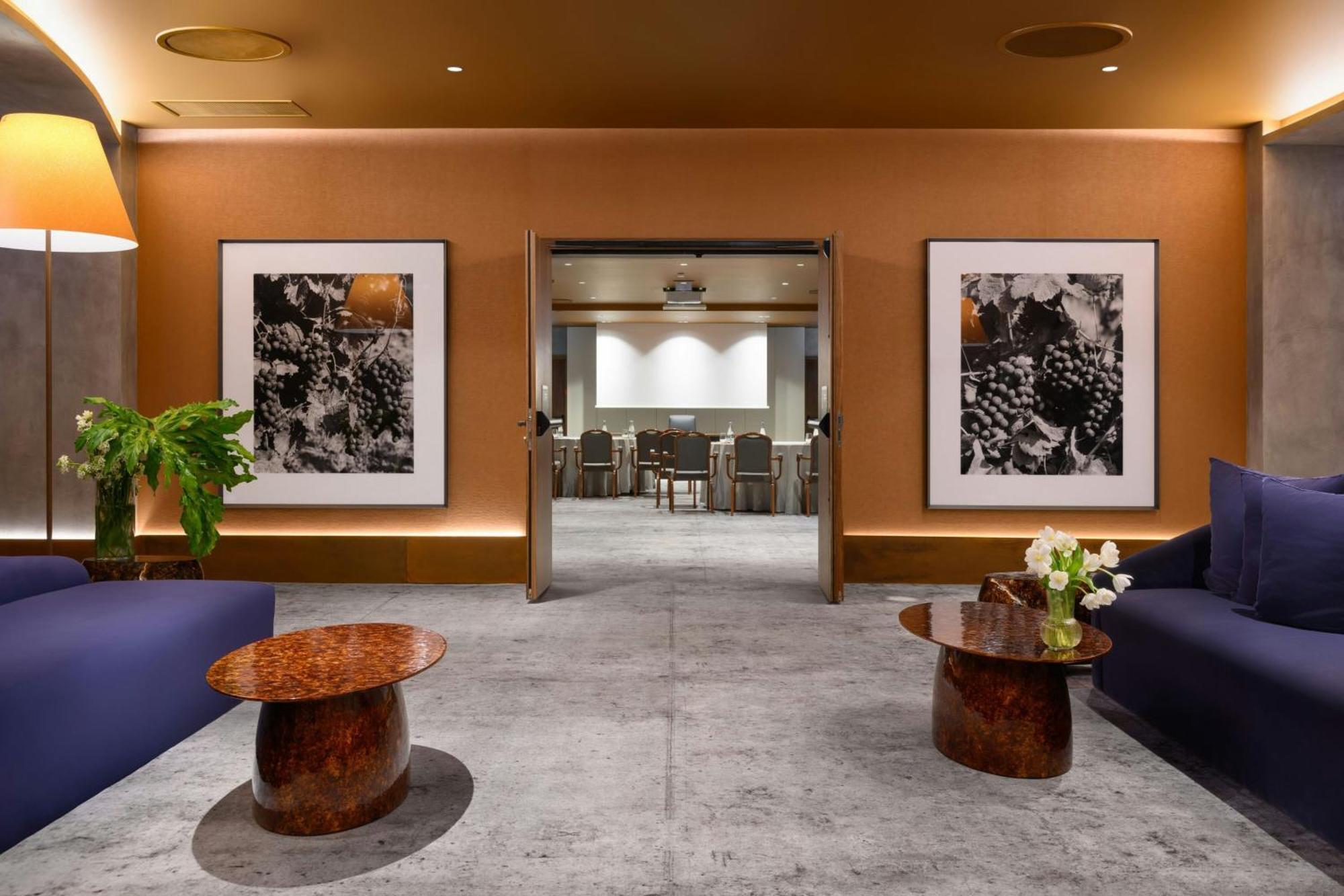 Forte De Gaia, Autograph Collection Vila Nova de Gaia Ngoại thất bức ảnh The Club lounge at Hong Kong International Airport